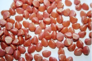 Perline Pinch Beads 7mm, 10gr., Chalk White Red Luster