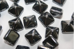 Perline Pyramid 12X12mm, 5Pz., Jet Hematite Col.14400