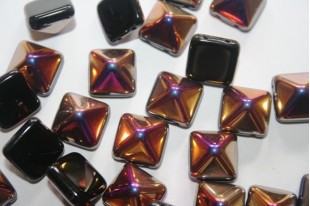 20 Perline Pyramid 6x6mm Lila Vega Luster Col.15726