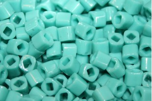 Toho Cubes 4mm